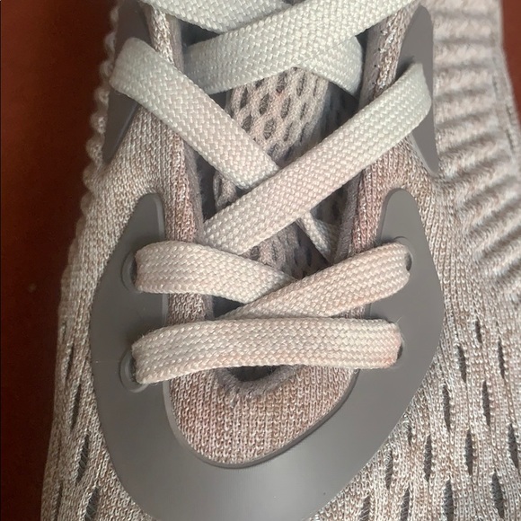 Adidas AlphaBounce size 6.5 -Brown/Tan - Picture 7 of 8